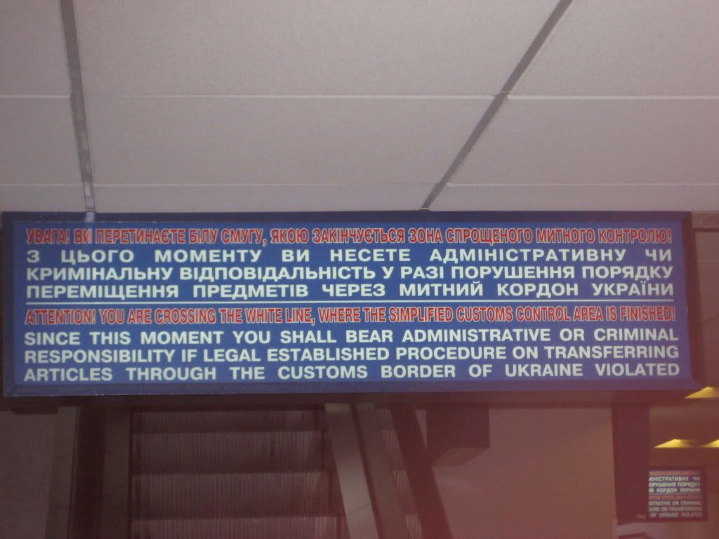 http://i895.photobucket.com/albums/ac154/FlyingFinn_photo/Moldova_Ukraine_06_2009/Airport_sign.jpg