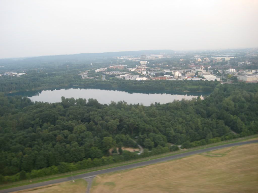 http://i895.photobucket.com/albums/ac154/FlyingFinn_photo/Moldova_Ukraine_06_2009/Dusseldorf_Departure_4.jpg