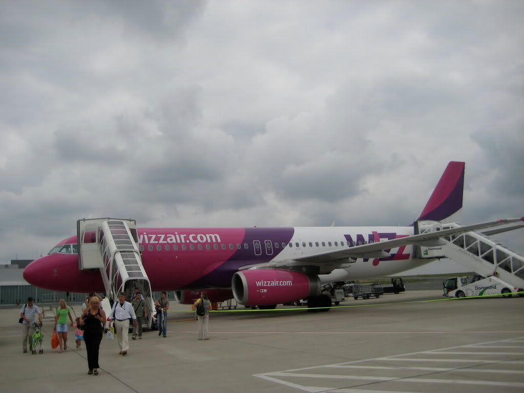 http://i895.photobucket.com/albums/ac154/FlyingFinn_photo/Moldova_Ukraine_06_2009/UR_WUA_Dortmund.jpg