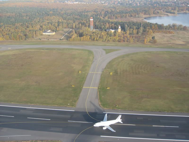 http://i895.photobucket.com/albums/ac154/FlyingFinn_photo/Sylt_Sonderborg_10_2010/Tegel_Departure_12.jpg