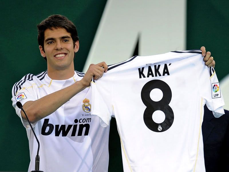 Kaka-Real-Madrid-Signing-Bernabeu-0.jpg Kaka' revealed - Real Madrid image by gavin99